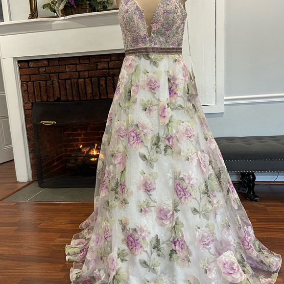 NWT Ellie Wilde sz 10 Purple, Pink and Green Sleeveless V-Neck Gown for Prom - Picture 4 of 12